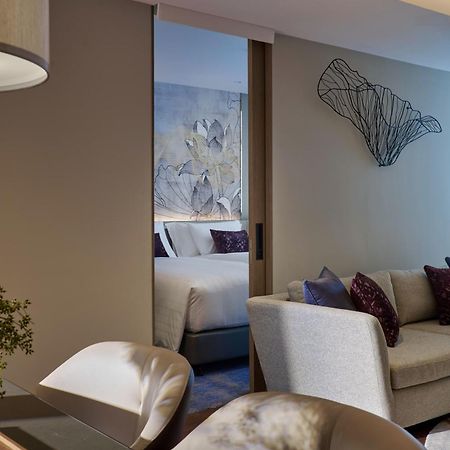 Chatrium Grand Бангкок Экстерьер фото A sliding door