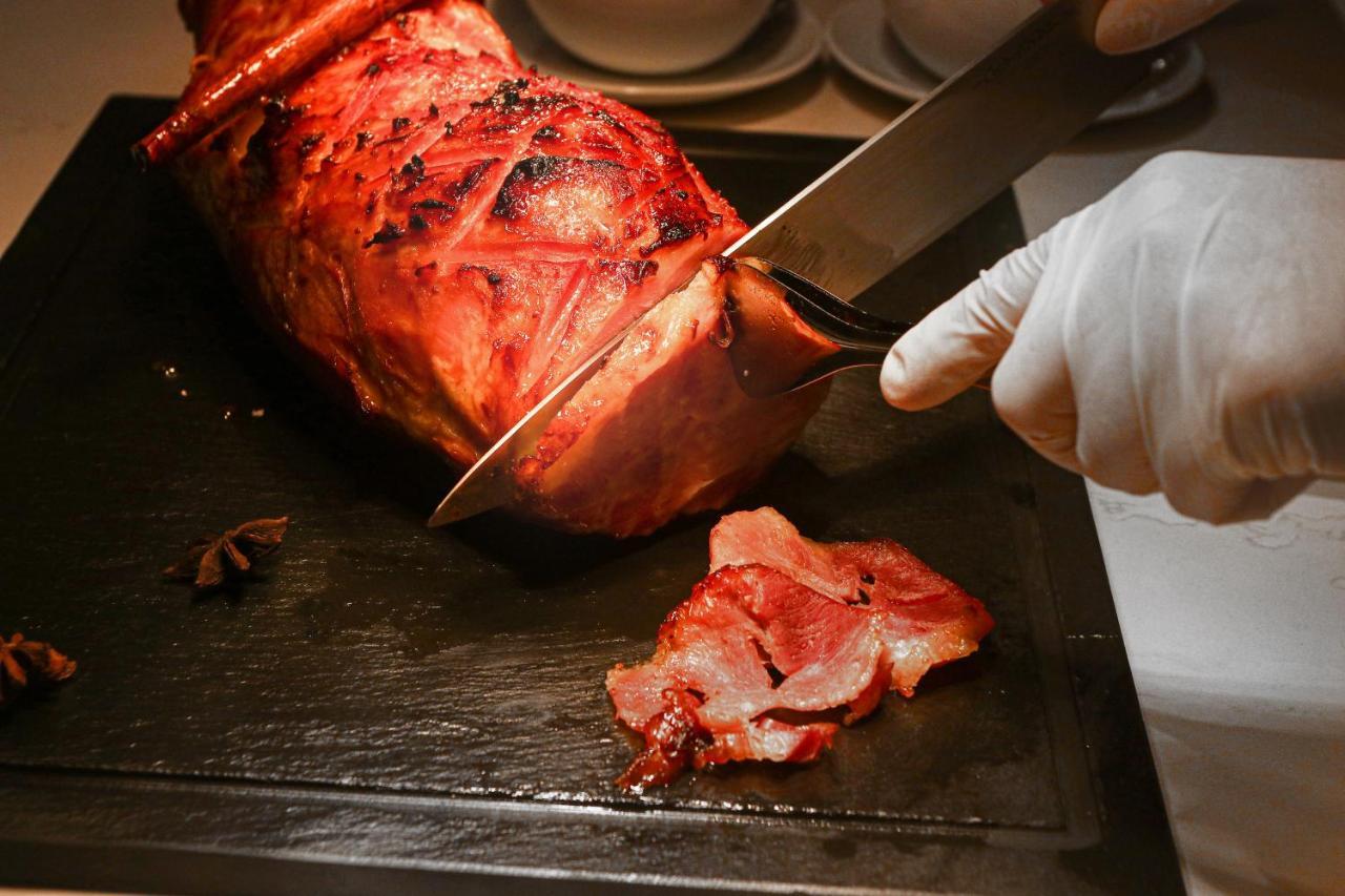 Chatrium Grand Бангкок Экстерьер фото Slicing ham