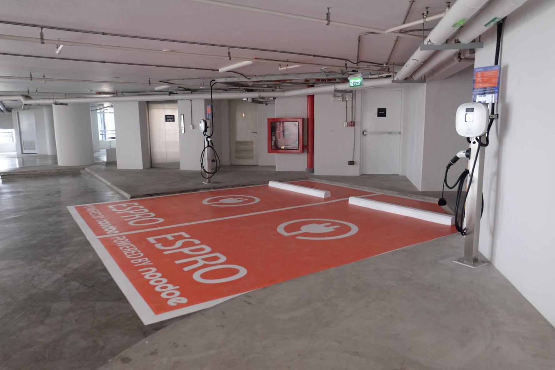 Chatrium Grand Бангкок Экстерьер фото Charging station for electric cars